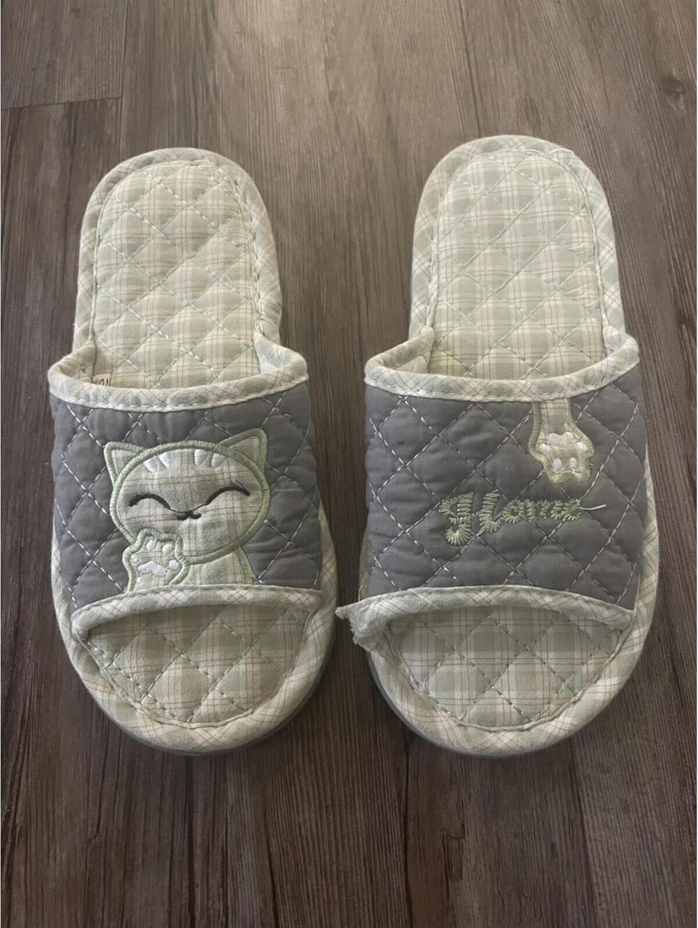 Quilted Cat Slippers Green Plaid Women’s Sz 10